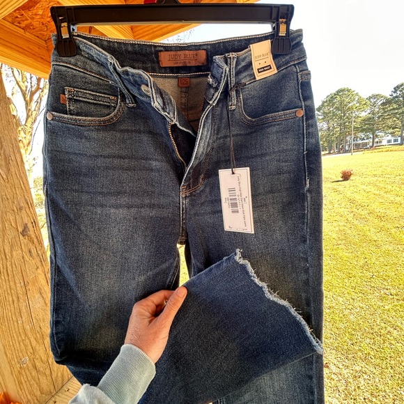 Judy Blue Women's Medium Wash Cropped Jeans - Picture 3 of 4